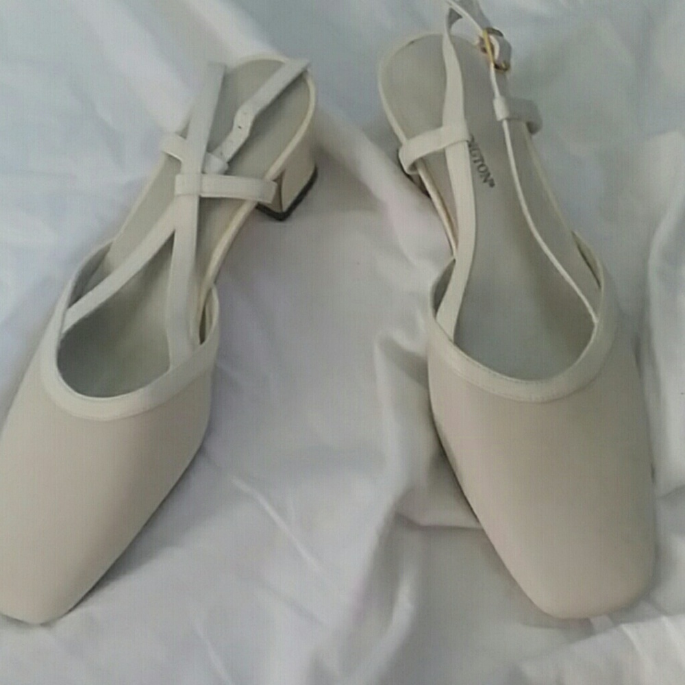 White size 8 Worthington heels